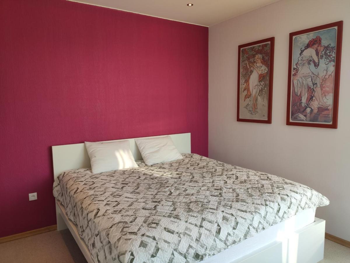 Spacious & Cozy Apartment With Forest View Zapyskis Esterno foto