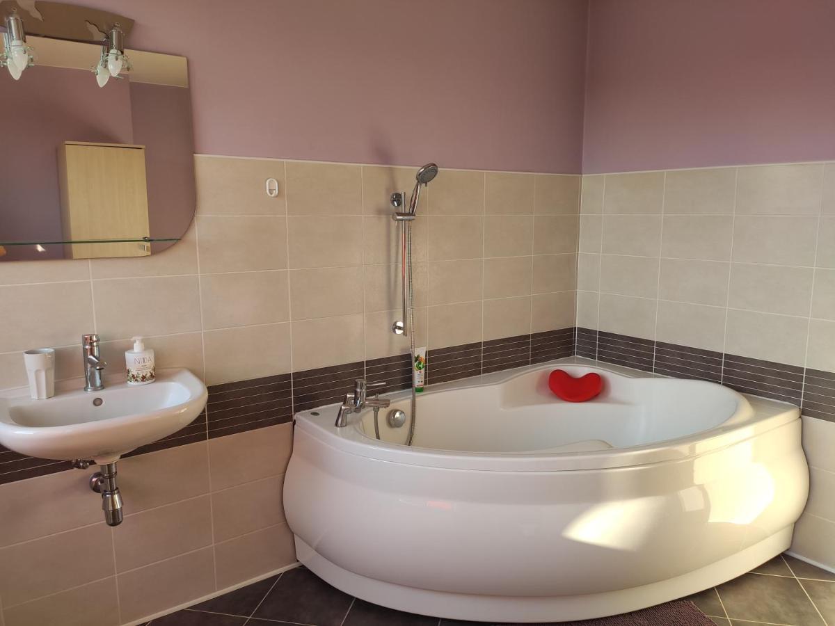 Spacious & Cozy Apartment With Forest View Zapyskis Esterno foto