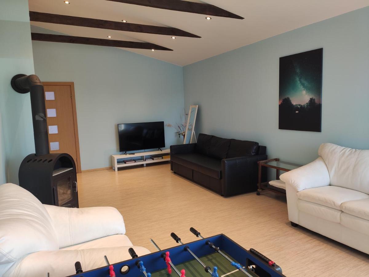 Spacious & Cozy Apartment With Forest View Zapyskis Esterno foto