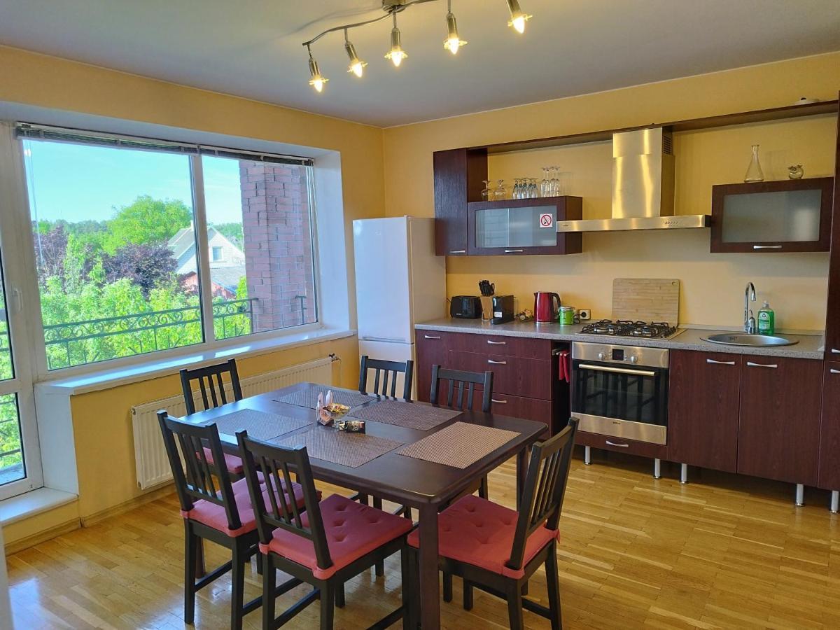 Spacious & Cozy Apartment With Forest View Zapyskis Esterno foto