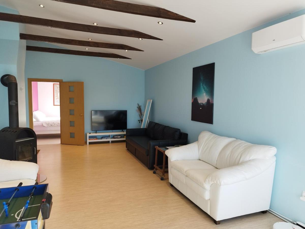Spacious & Cozy Apartment With Forest View Zapyskis Esterno foto
